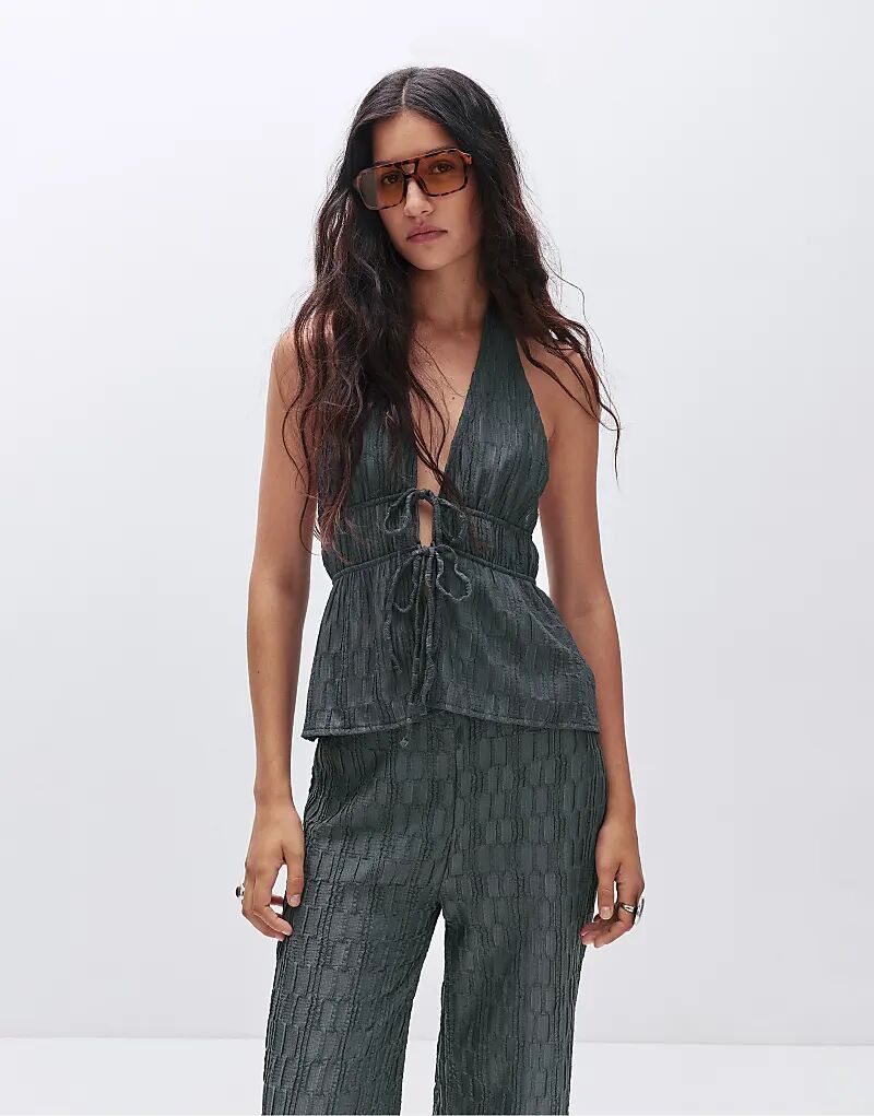 Текстурированный топ-халтер Pull&Bear сероватого цвета
Текстурированный топ-халтер Pull&Bear сероватого цвета