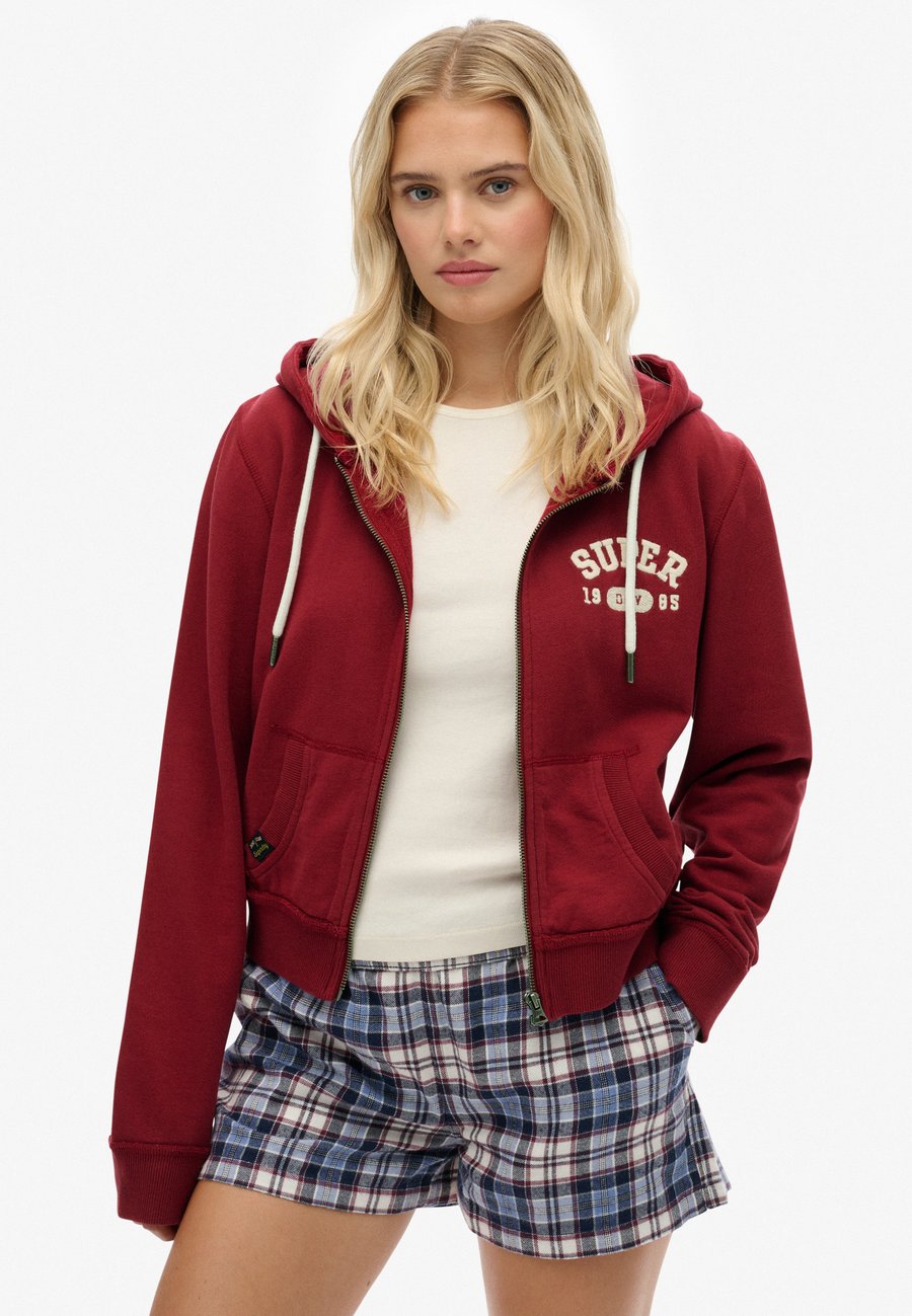 Толстовка Superdry & Co ATHLETIC ESSENTIALS CROP, Bordeaux Red/Red
Толстовка Superdry & Co ATHLETIC ESSENTIALS CROP, Bordeaux Red/Red
