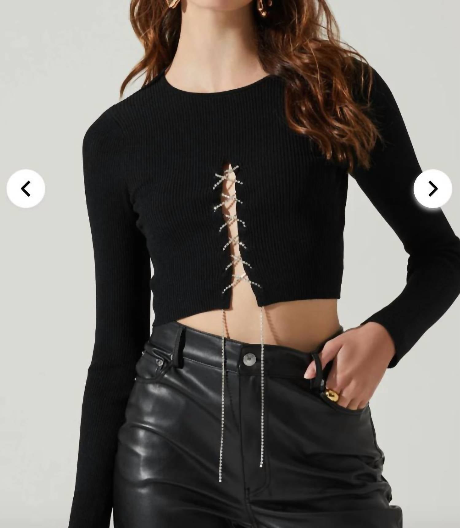 Свитер Simone черного цвета ASTR
Свитер Simone черного цвета ASTR