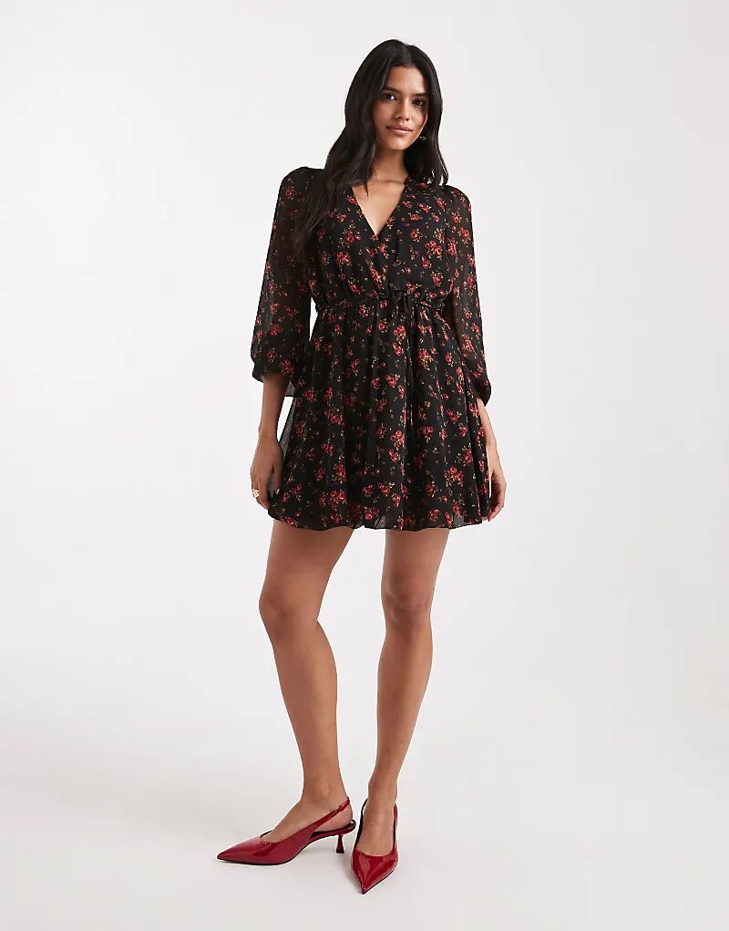 Мини-платье New Look с цветочным принтом из шифона и пышными шарами черного цвета
Мини-платье New Look с цветочным принтом из шифона и пышными шарами черного цвета