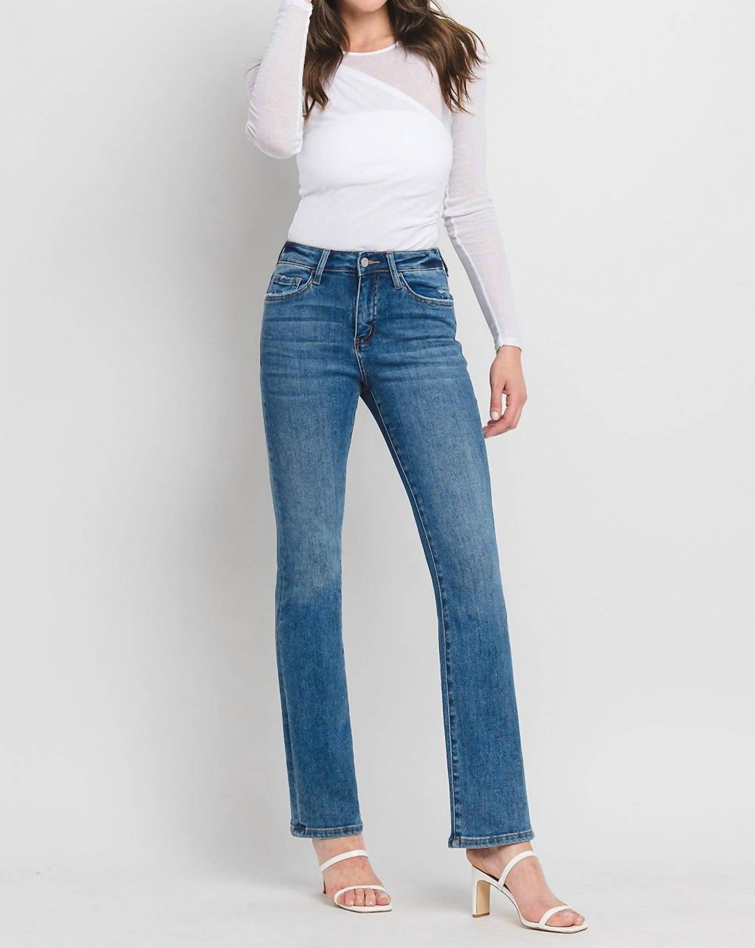 Стефани Джинсы с высокой посадкой и расклешенными штанинами в синем цвете VERVET BY FLYING MONKEY
Стефани Джинсы с высокой посадкой и расклешенными штанинами в синем цвете VERVET BY FLYING MONKEY