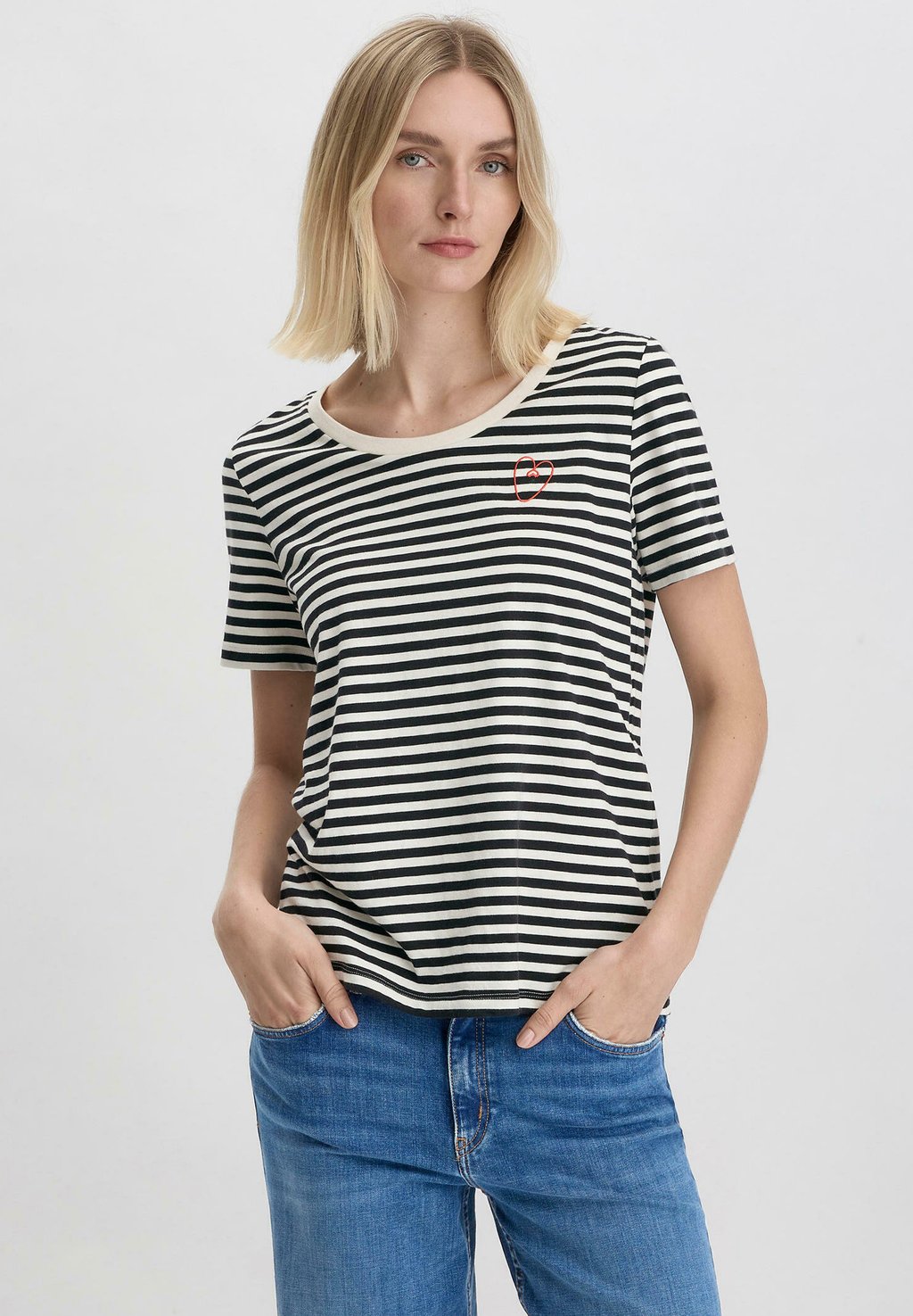 Футболка с принтом hessnatur, черный
Футболка с принтом hessnatur, черный