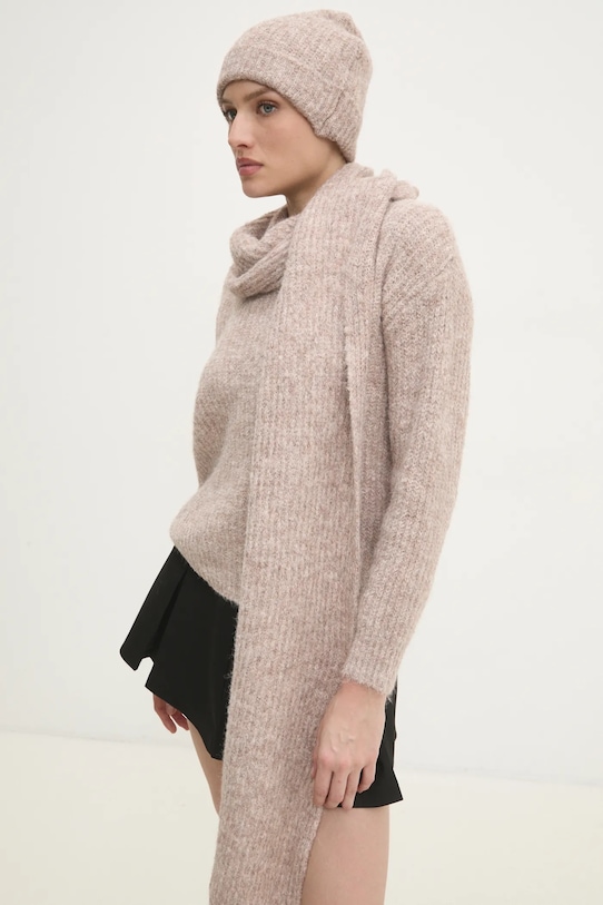Свитер с шерстью + шарф и шапка Answear.Lab, бежевый
Свитер с шерстью + шарф и шапка Answear.Lab, бежевый