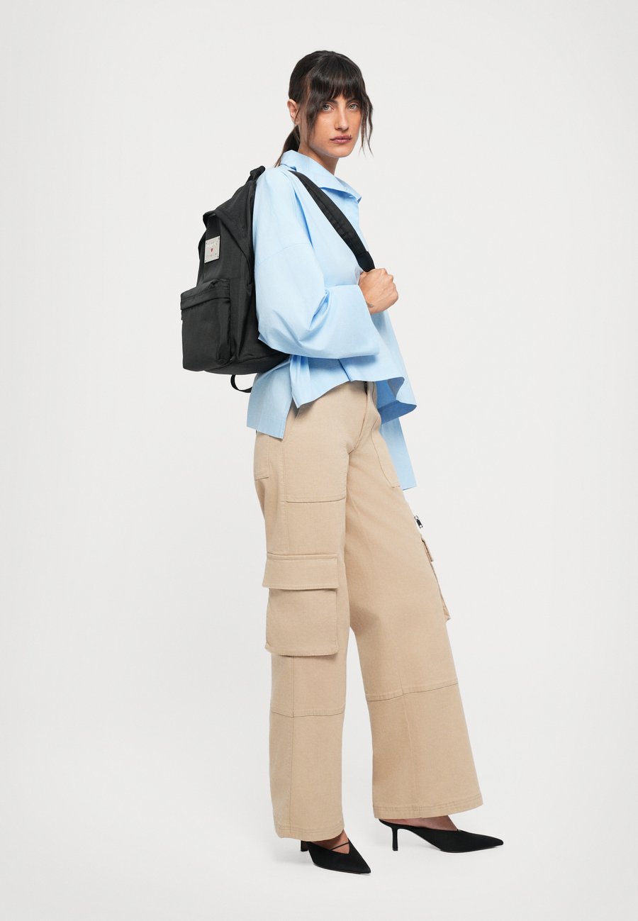 Рюкзак Love Moschino TRAVEL, Black
Рюкзак Love Moschino TRAVEL, Black