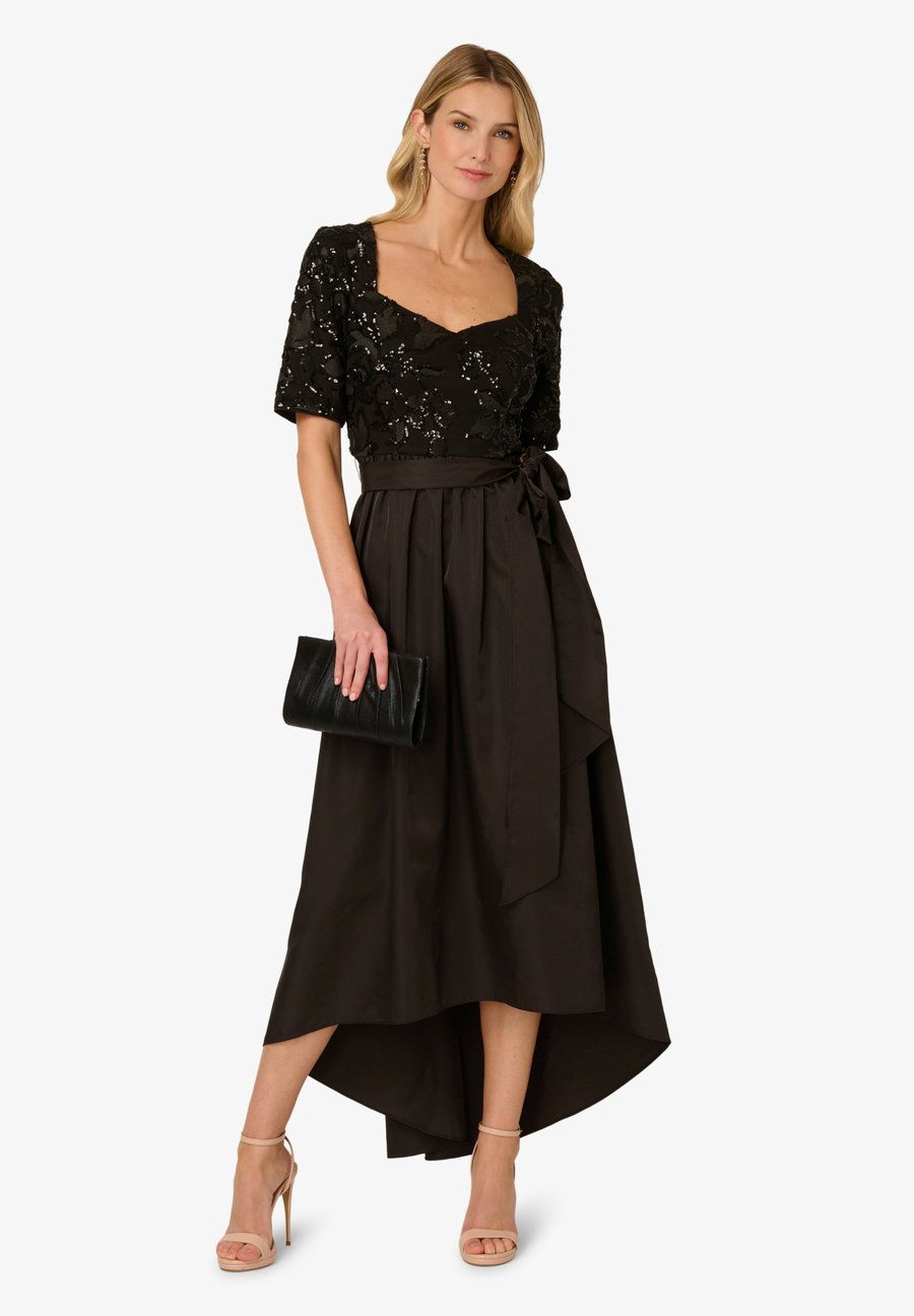 Платье Adrianna Papell SEQUIN COMBO, Schwarz/Black
Платье Adrianna Papell SEQUIN COMBO, Schwarz/Black