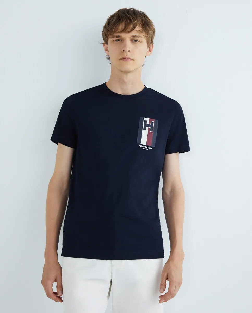 Мужская футболка с коротким рукавом и логотипом на груди Tommy Hilfiger, тёмно-синий
Мужская футболка с коротким рукавом и логотипом на груди Tommy Hilfiger, тёмно-синий