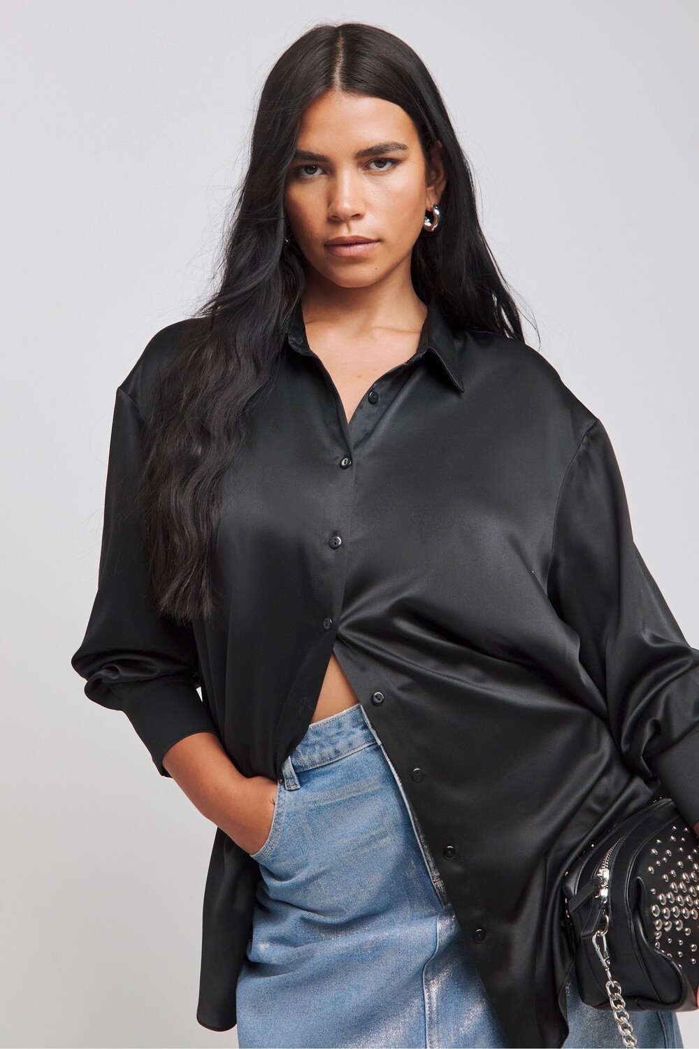 Атласная рубашка Simply Be, черный
Атласная рубашка Simply Be, черный