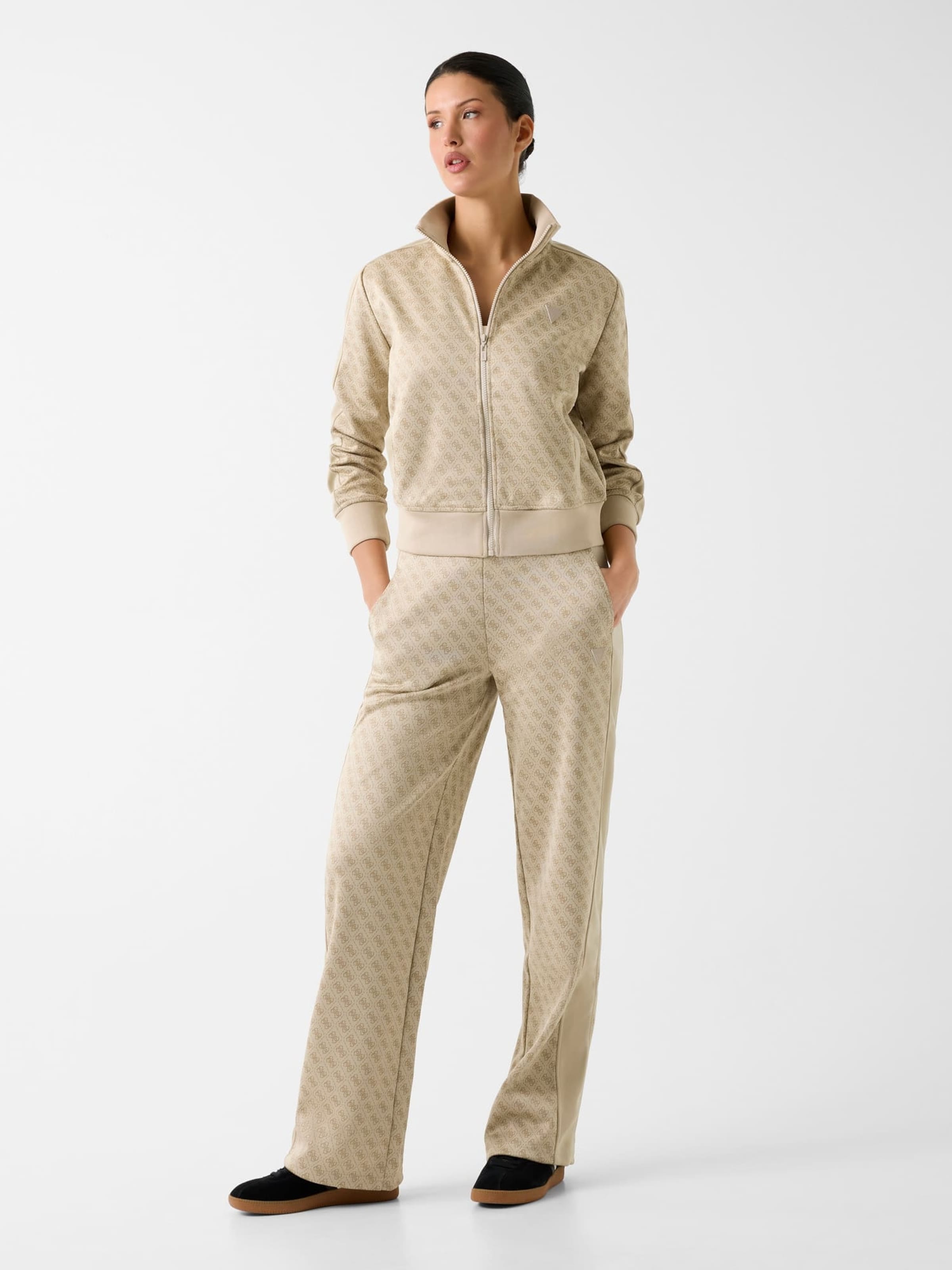 GUESS Брюки Slim fit в бежевом цвете
GUESS Брюки Slim fit в бежевом цвете