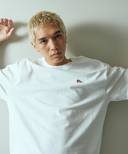 Мужская футболка с нашивкой в виде кроссовок JORDAN BRAND, белая
Мужская футболка с нашивкой в виде кроссовок JORDAN BRAND, белая