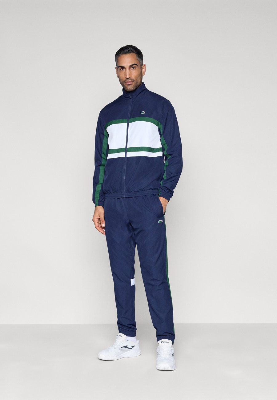 Спортивный костюм Lacoste Sport TENNIS TRACKSUIT, Navy Blue/White/Dark Blue
Спортивный костюм Lacoste Sport TENNIS TRACKSUIT, Navy Blue/White/Dark Blue