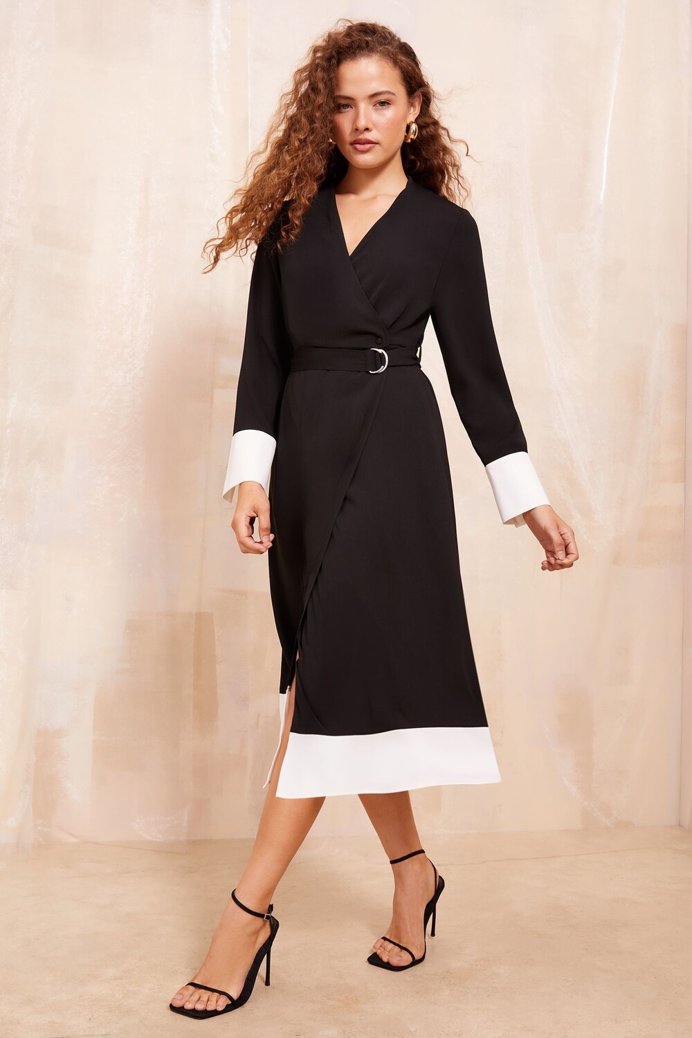 Платье халат в стиле колор блок Friends Like These, черный
Платье халат в стиле колор блок Friends Like These, черный