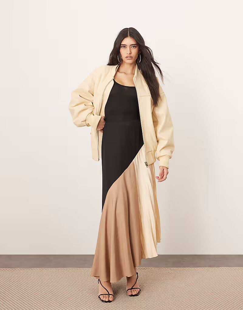 Юбка миди ARRANGE с цветными блоками и складками в многоцветном исполнении
Юбка миди ARRANGE с цветными блоками и складками в многоцветном исполнении