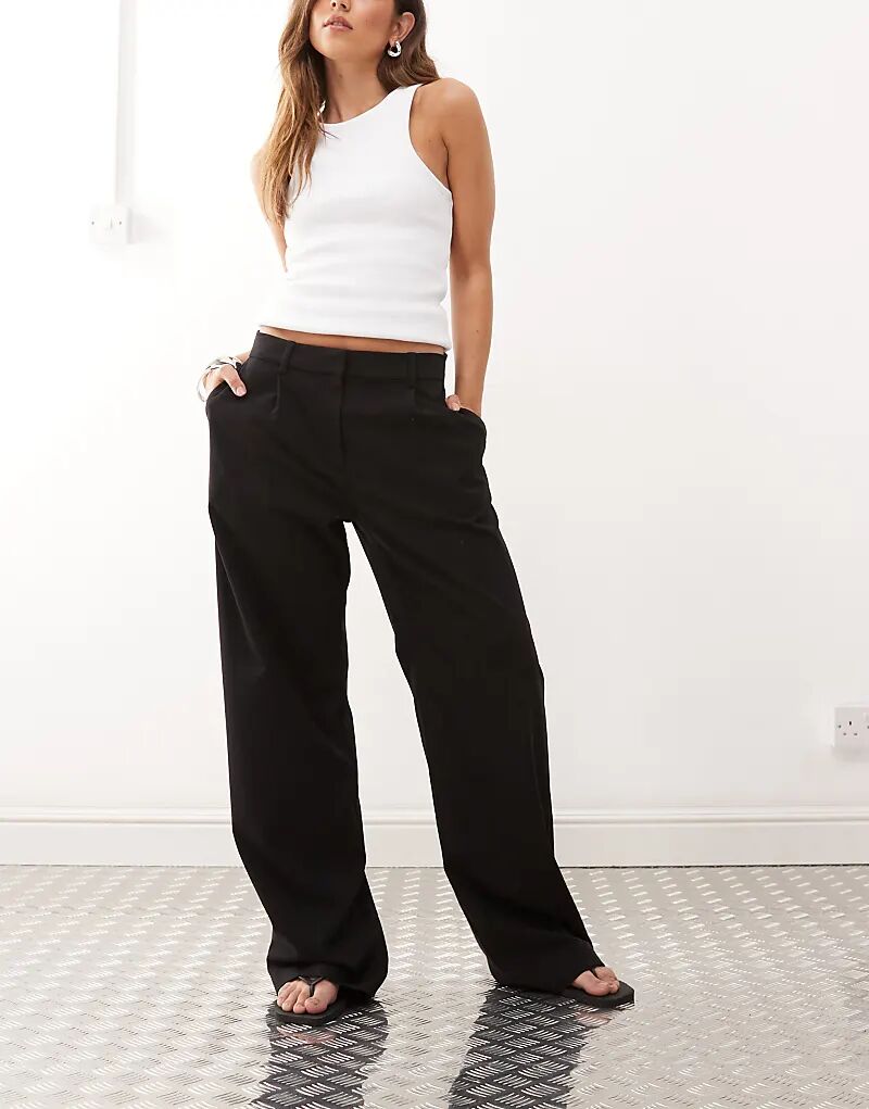 Брюки свободного кроя Weekday Drew со средней посадкой и складками спереди, черного цвета
Брюки свободного кроя Weekday Drew со средней посадкой и складками спереди, черного цвета