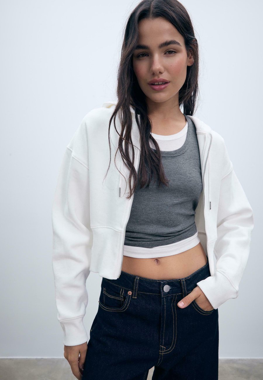 Толстовка Stradivarius Zip-up sweatshirt, Beige
Толстовка Stradivarius Zip-up sweatshirt, Beige