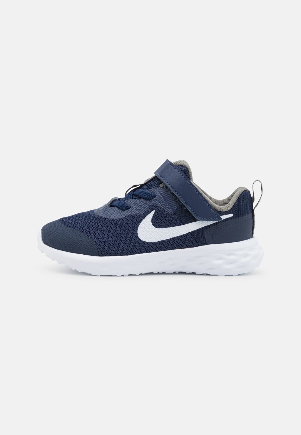 Кроссовки нейтрального цвета NIKE REVOLUTION 6 (TDV) Nike, цвет midnight navy/white/flat pewter 
Кроссовки нейтрального цвета NIKE REVOLUTION 6 (TDV) Nike, цвет midnight navy/white/flat pewter