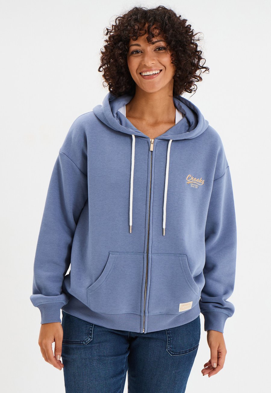 Толстовка Creeks AMERICAN INSPIRATION FASHION, Bleu Gris/Blue-Grey
Толстовка Creeks AMERICAN INSPIRATION FASHION, Bleu Gris/Blue-Grey