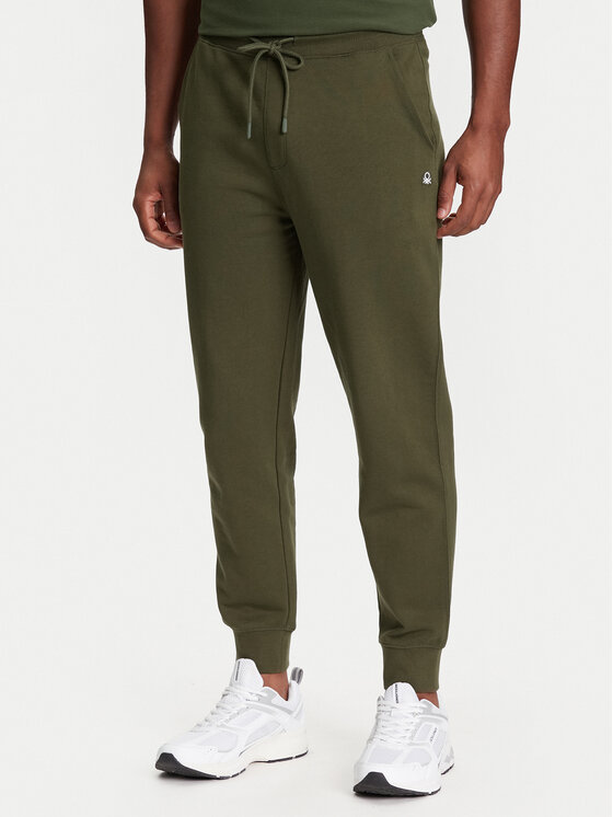 Спортивные брюки обычного кроя 342ZUF01B United Colors Of Benetton, зеленый
Спортивные брюки обычного кроя 342ZUF01B United Colors Of Benetton, зеленый