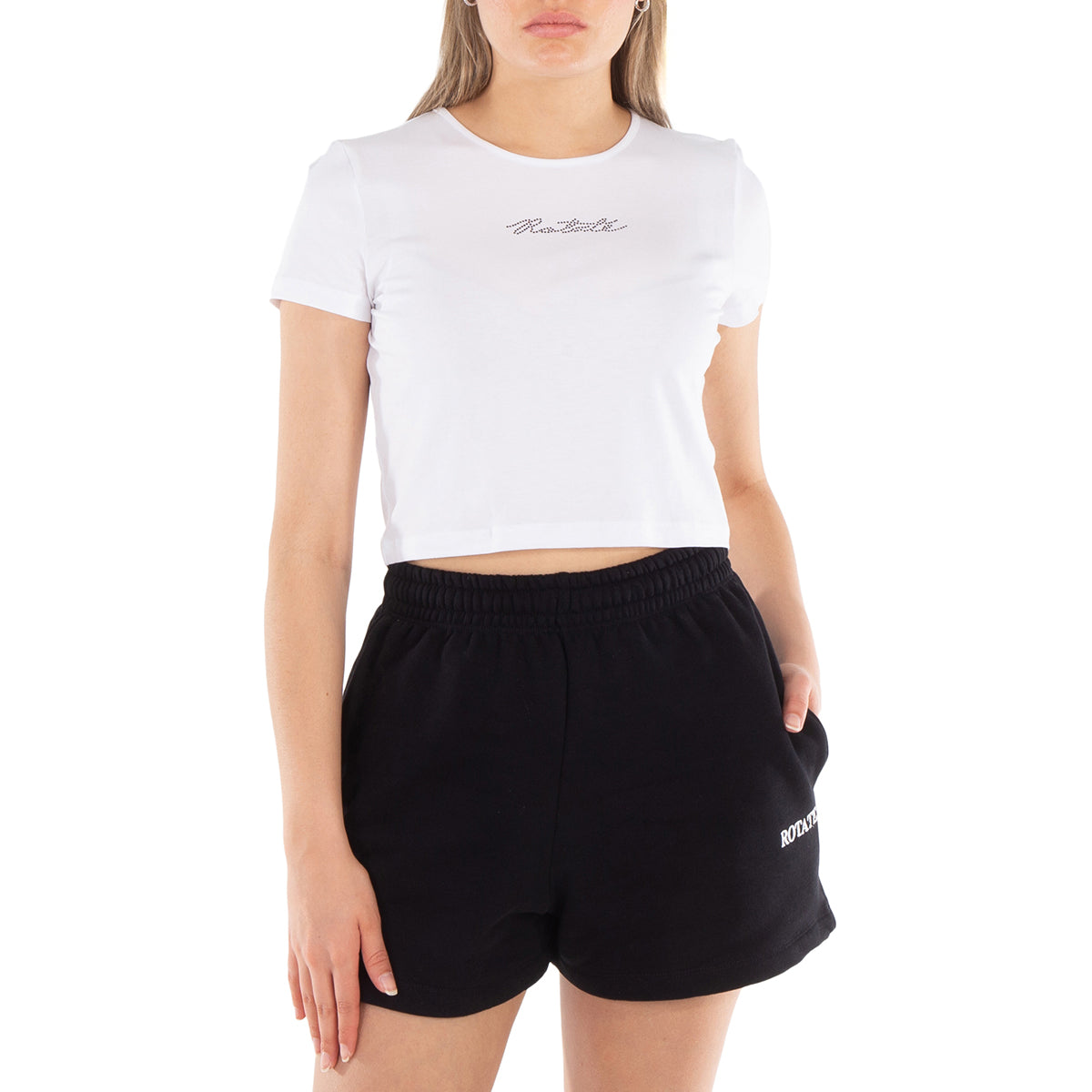 Поворотная женская футболка с ярким белым логотипом и аппликацией Rotate
Поворотная женская футболка с ярким белым логотипом и аппликацией Rotate