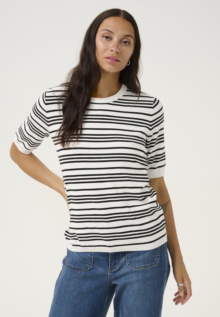 Футболка Kaffe LIZZA STRIPED, Chalk Black Stripe/Off-White, Белый, Футболка Kaffe LIZZA STRIPED, Chalk Black Stripe/Off-White
Футболка Kaffe LIZZA STRIPED, Chalk Black Stripe/Off-White, Белый, Футболка Kaffe LIZZA STRIPED, Chalk Black Stripe/Off-White