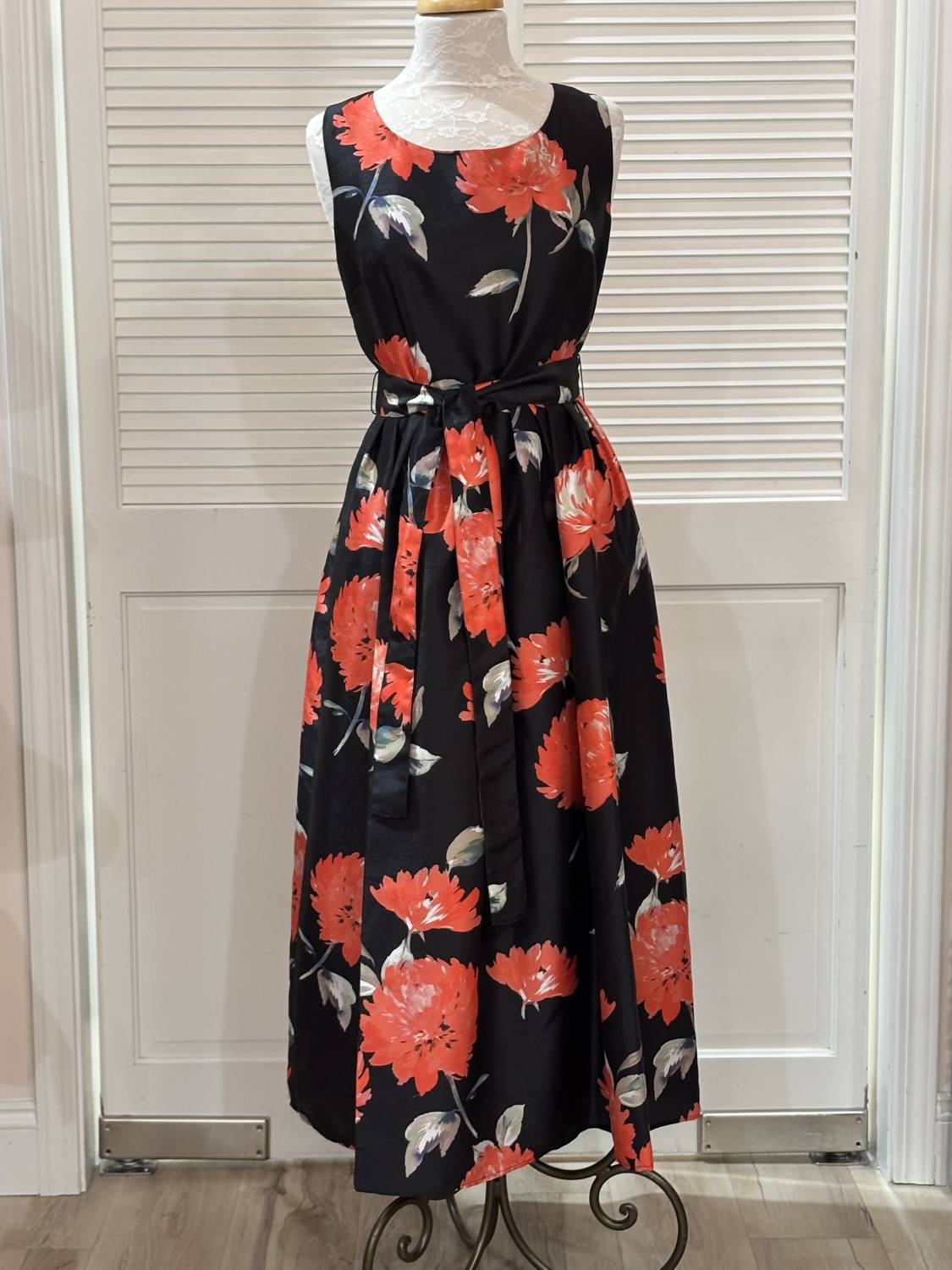 Платье на молнии с цветочным принтом в черном/красном цвете Samuel Dong
Платье на молнии с цветочным принтом в черном/красном цвете Samuel Dong