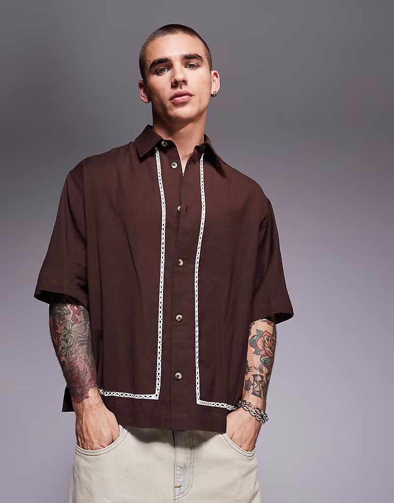 Рубашка свободного кроя ASOS DESIGN коричневого цвета с отделкой крючком
Рубашка свободного кроя ASOS DESIGN коричневого цвета с отделкой крючком