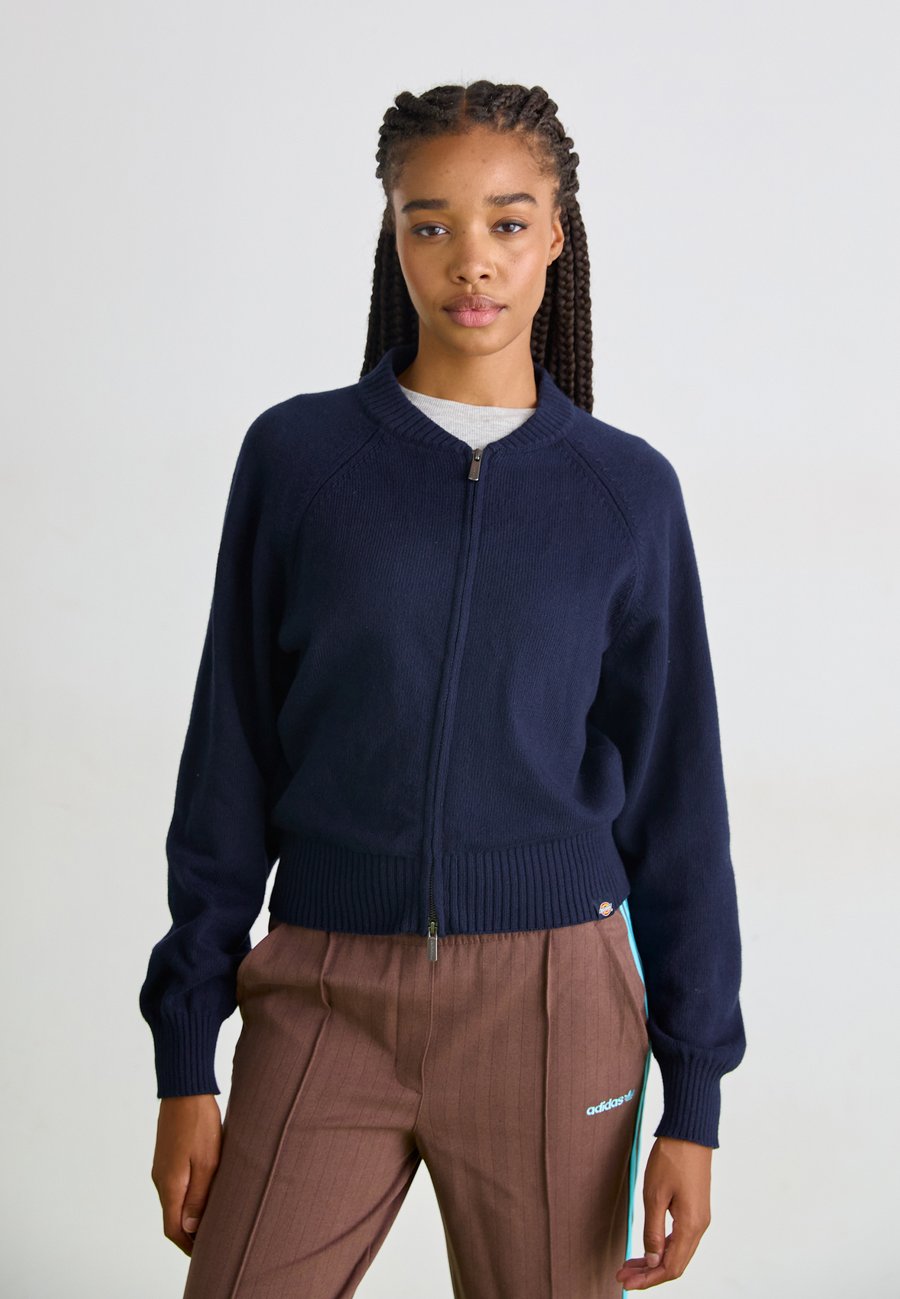 Кардиган Dickies MILAN, Night Sky/Dark Blue
Кардиган Dickies MILAN, Night Sky/Dark Blue