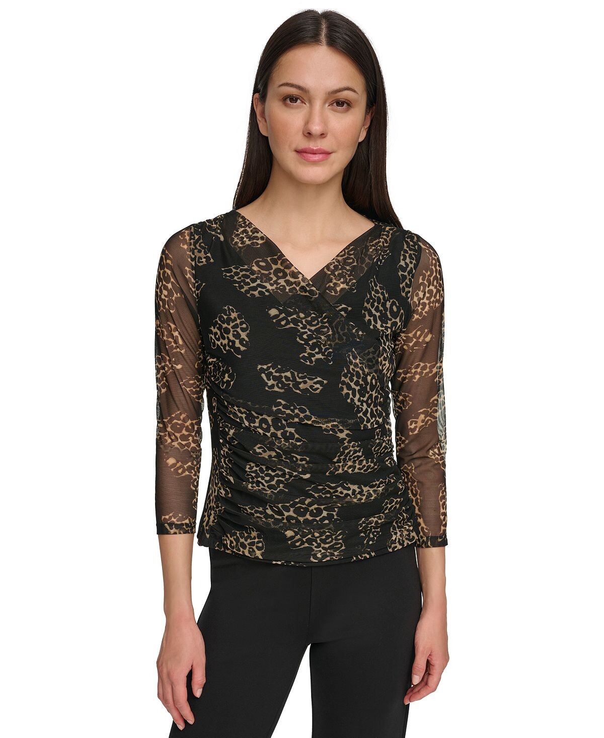 Женский сетчатый топ с v-образным вырезом и рукавами 3/4 с принтом DKNY
Женский сетчатый топ с v-образным вырезом и рукавами 3/4 с принтом DKNY