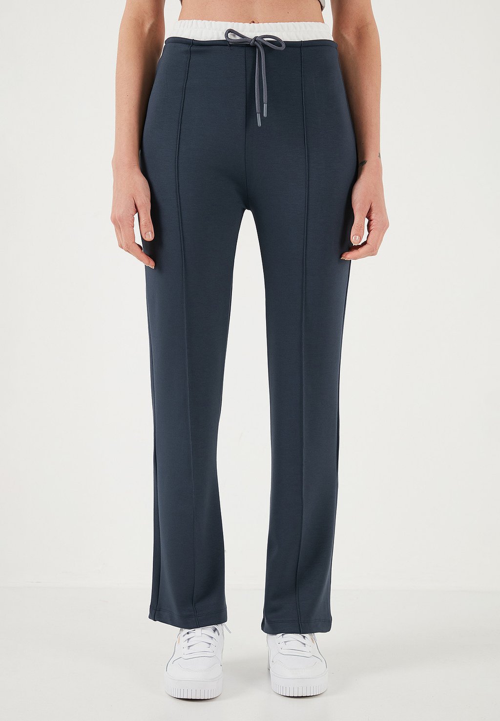 Спортивные штаны SLIM FIT LELA, темно-серый
Спортивные штаны SLIM FIT LELA, темно-серый