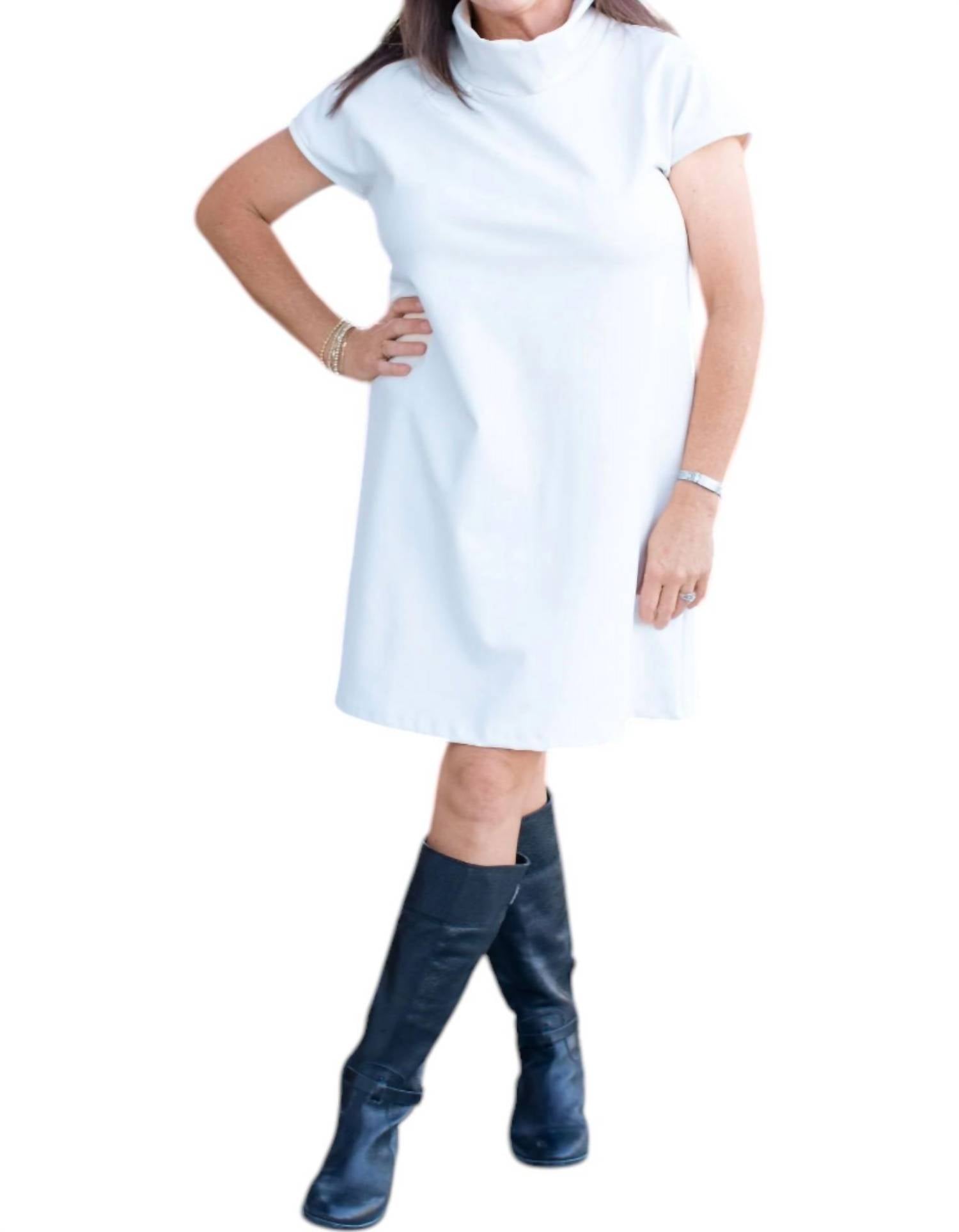 Платье Nan в цвете ванили Isle, цвет vanilla
Платье Nan в цвете ванили Isle, цвет vanilla