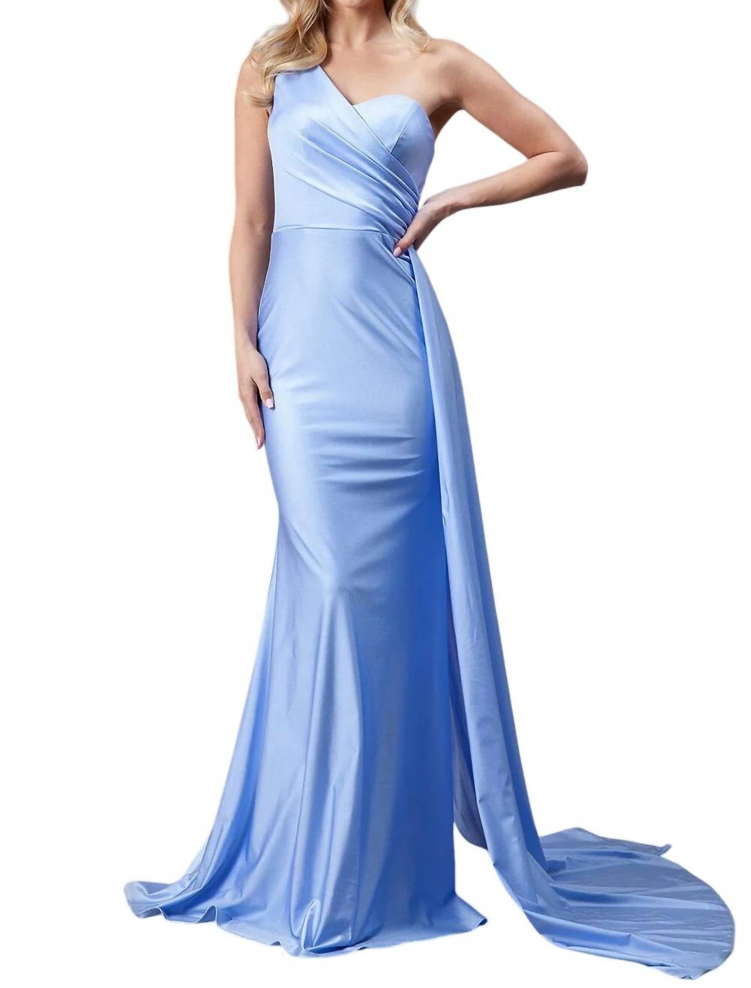 Приталенное платье из лайкры на одно плечо в цвете Powderblue Amelia Couture
Приталенное платье из лайкры на одно плечо в цвете Powderblue Amelia Couture