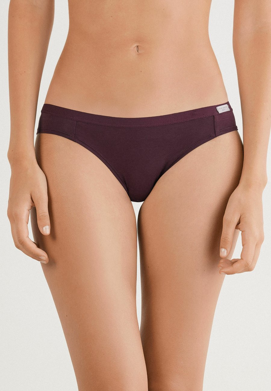 Брифы Intimissimi CUT, Red/Bordeaux
Брифы Intimissimi CUT, Red/Bordeaux