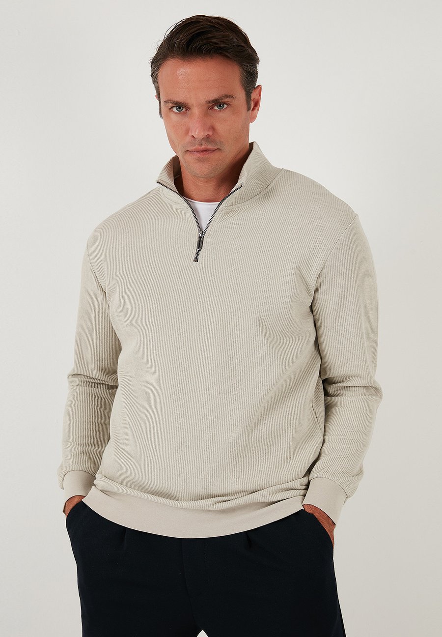 Толстовка Buratti Sweatshirt, Stone
Толстовка Buratti Sweatshirt, Stone