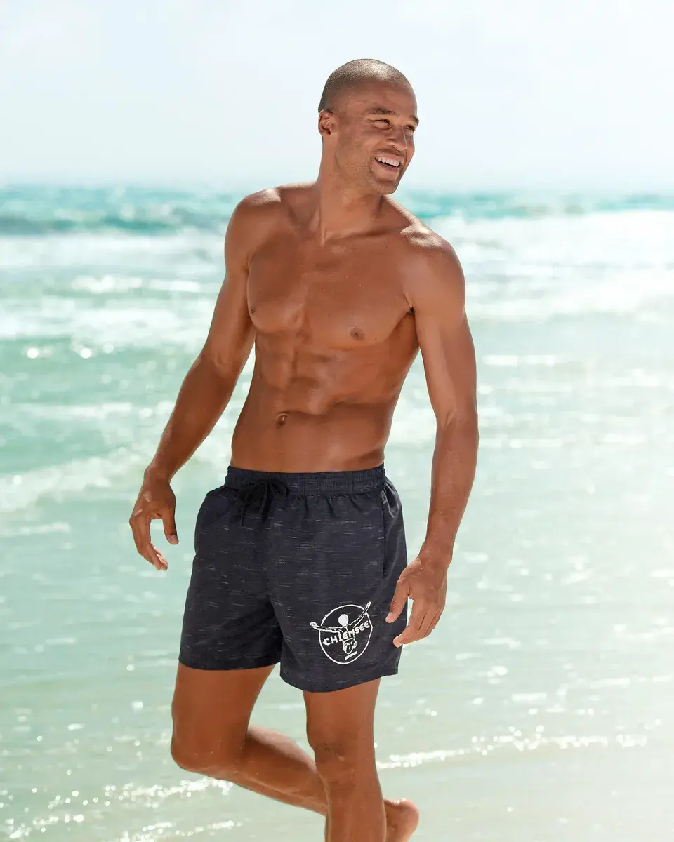 Купальные шорты Chiemsee "Меланж", с логотипом, боковые карманы, черный
Купальные шорты Chiemsee "Меланж", с логотипом, боковые карманы, черный