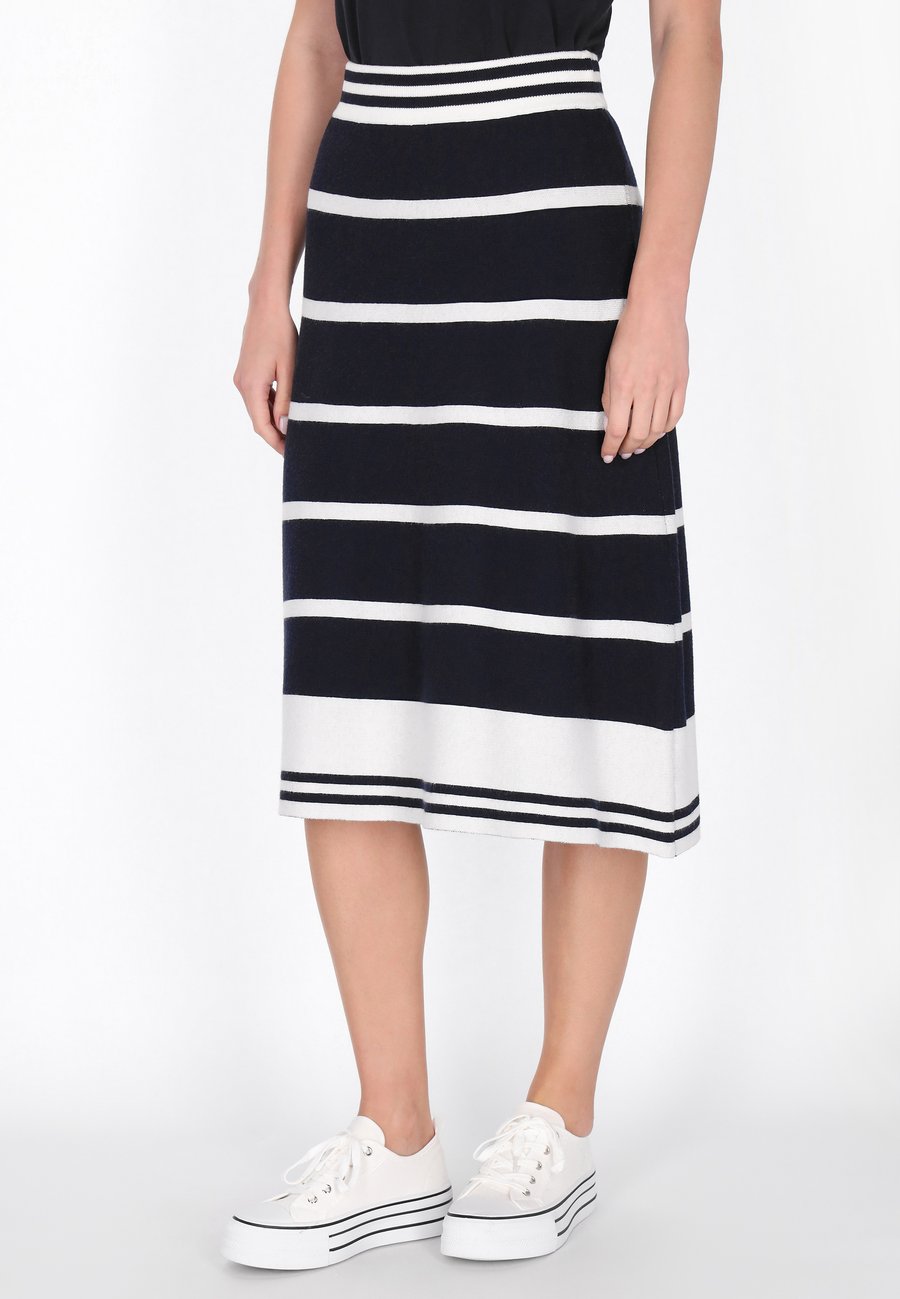 Юбка DreiMaster A-line skirt, Navy White Stripe/Dark Blue
Юбка DreiMaster A-line skirt, Navy White Stripe/Dark Blue