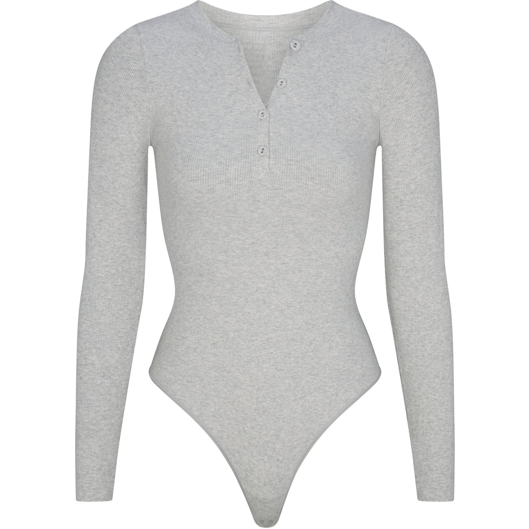 Skims FW24 Коллекция Cotton COTTON RIB LONG SLEEVE HENLEY Боди Боди для женщин Светлый вересковый серый/Пепельно-серый
Skims FW24 Коллекция Cotton COTTON RIB LONG SLEEVE HENLEY Боди Боди для женщин Светлый вересковый серый/Пепельно-серый