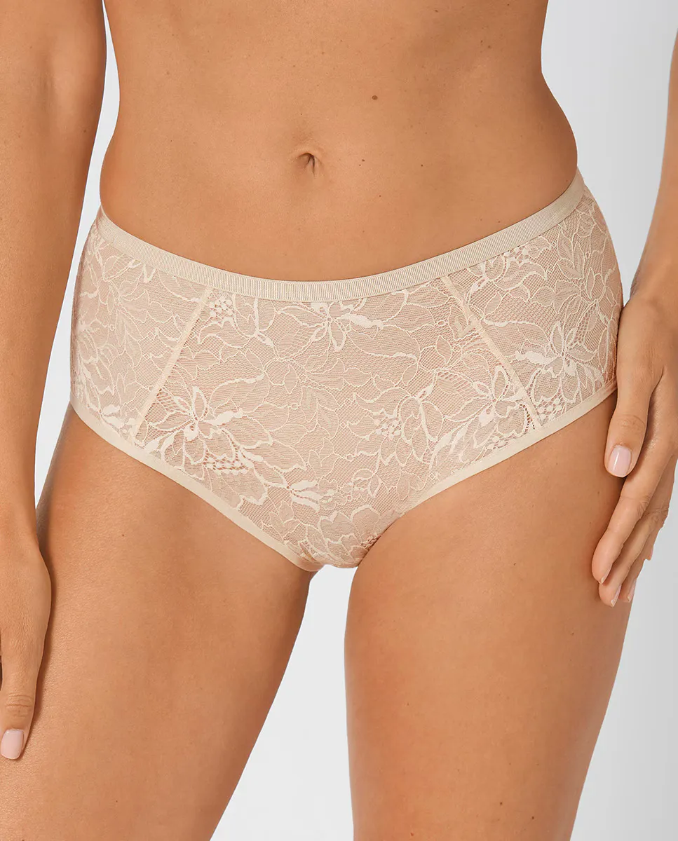 Высокие кружевные трусы Amourette Charm Triumph, цвет Crema 
Высокие кружевные трусы Amourette Charm Triumph, цвет Crema