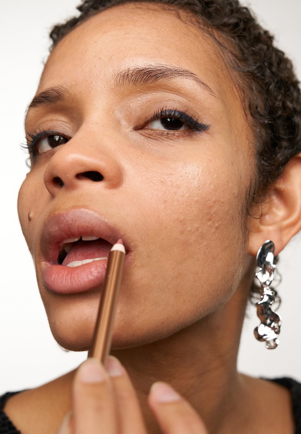 Карандаш для губ LIP CHEAT Charlotte Tilbury, цвет hollywood honey
Карандаш для губ LIP CHEAT Charlotte Tilbury, цвет hollywood honey