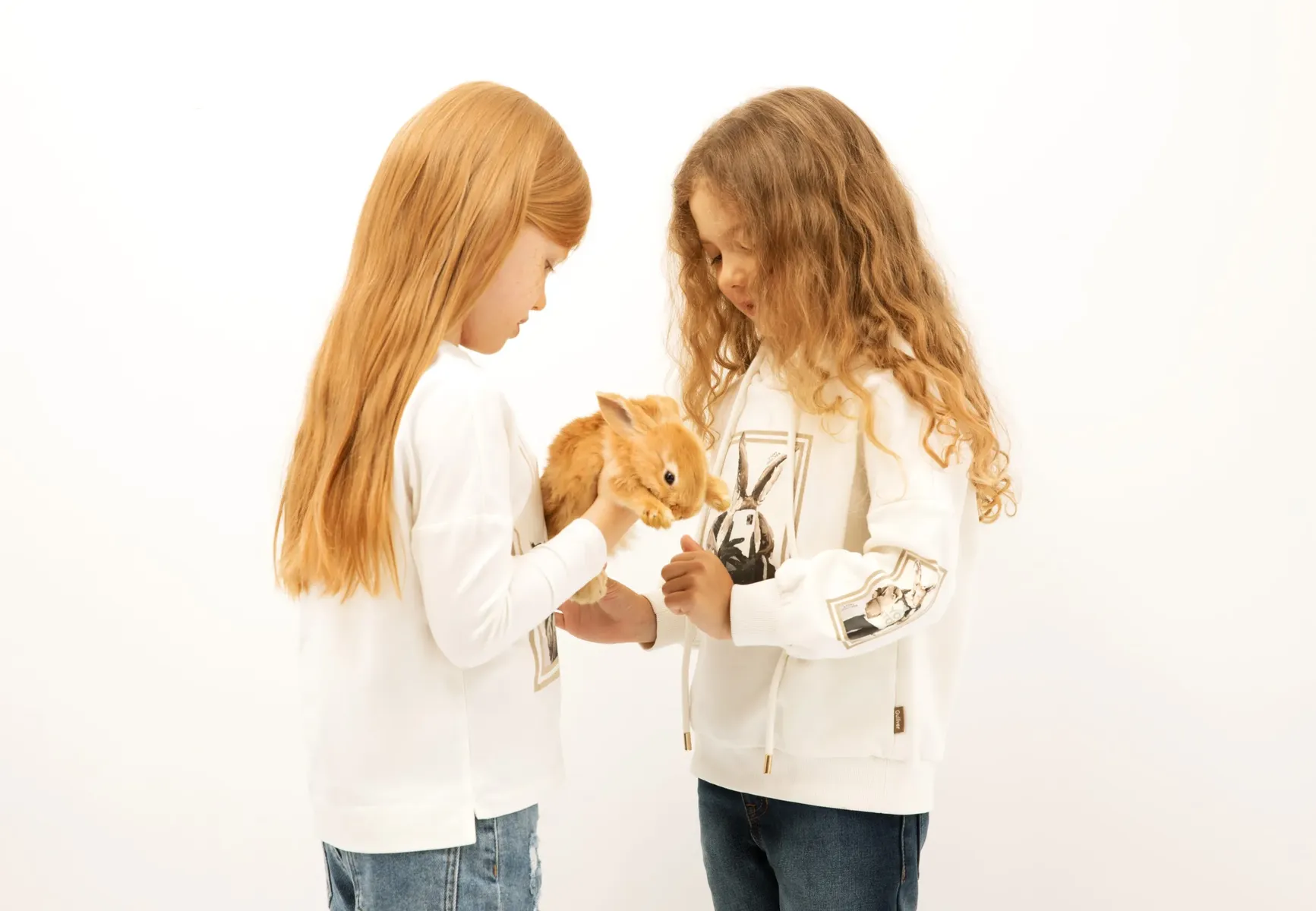 Толстовка Gulliver с капюшоном и крупным принтом, бежевый
Толстовка Gulliver с капюшоном и крупным принтом, бежевый