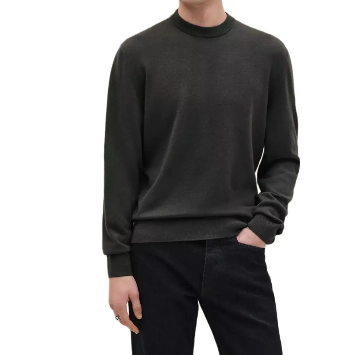 HERMES Мужской свитер из кашемира FW25 черный
HERMES Мужской свитер из кашемира FW25 черный