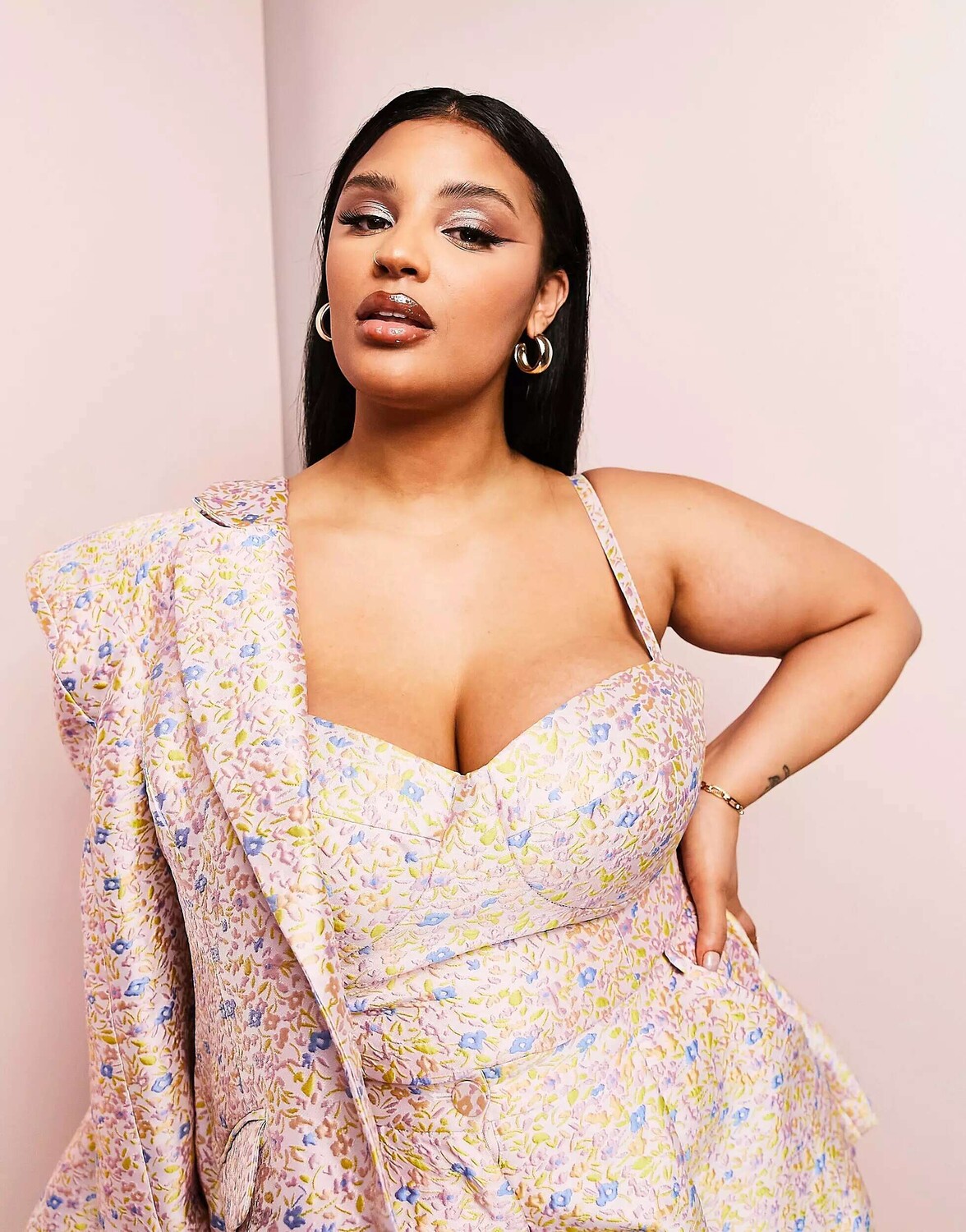 Жаккардовый бралетт с чашками и жаккардовым узором ASOS LUXE Curve розового цвета
Жаккардовый бралетт с чашками и жаккардовым узором ASOS LUXE Curve розового цвета