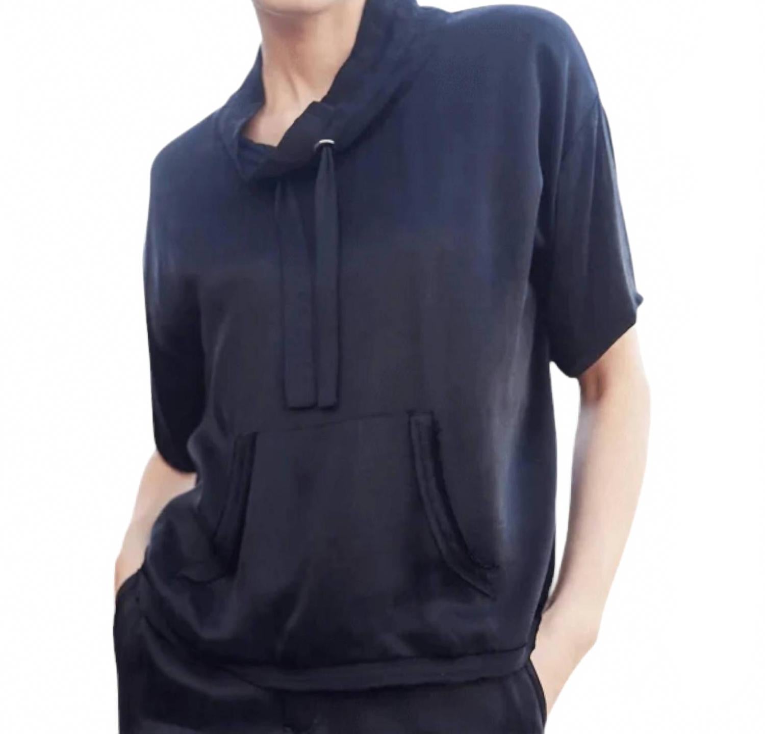 Черный топ с удлиненным плечом 209wst38
Черный топ с удлиненным плечом 209wst38