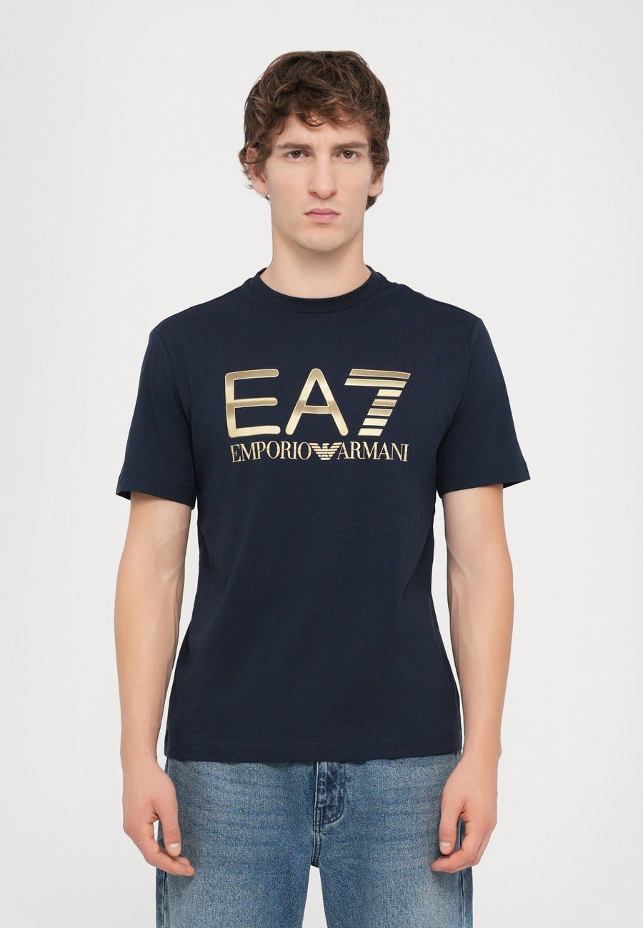 Футболка EA7 Emporio Armani TRAIN LOGO TEE , Blue/Dark Blue, Синий, Футболка EA7 Emporio Armani TRAIN LOGO TEE , Blue/Dark Blue
Футболка EA7 Emporio Armani TRAIN LOGO TEE , Blue/Dark Blue, Синий, Футболка EA7 Emporio Armani TRAIN LOGO TEE , Blue/Dark Blue