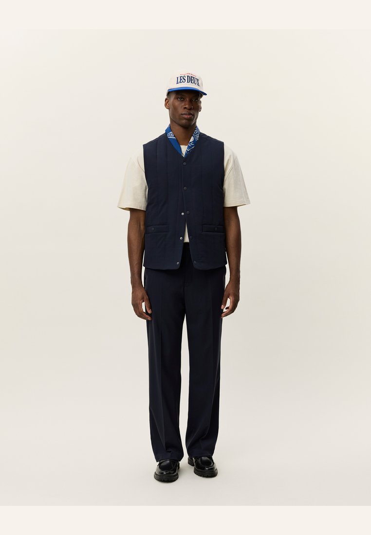 Куртка Les Deux SEBASTIAN TECH VEST, Dark Navy/Dark Blue
Куртка Les Deux SEBASTIAN TECH VEST, Dark Navy/Dark Blue