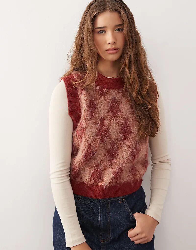 Трикотажный жилет Reclaimed Vintage с бордовым ромбовидным принтом
Трикотажный жилет Reclaimed Vintage с бордовым ромбовидным принтом