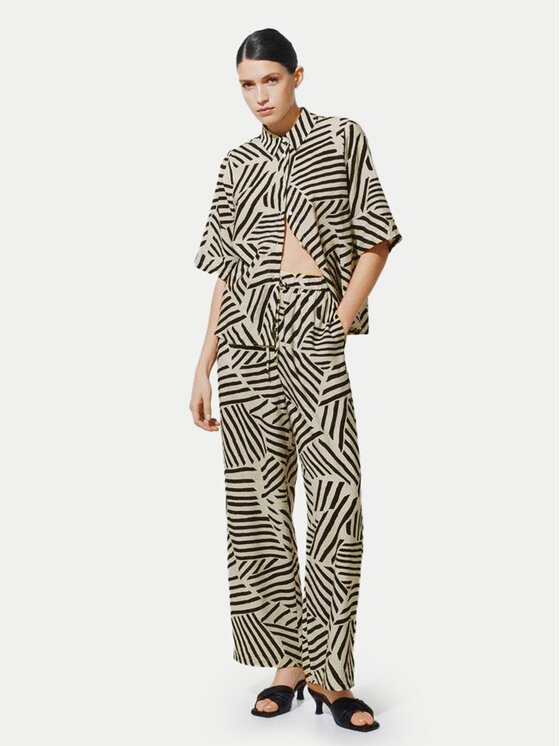 Брюки loose fit Sasja 14102834 Vila, бежевый
Брюки loose fit Sasja 14102834 Vila, бежевый