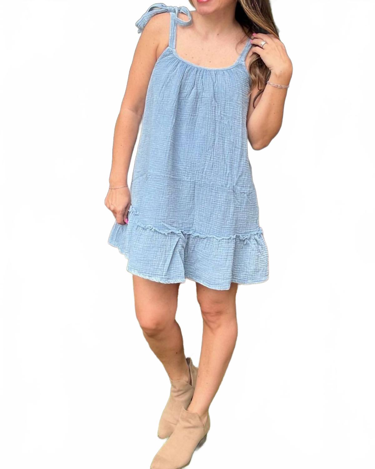 Джинсовое платье в нежно-голубом цвете VERY J
Джинсовое платье в нежно-голубом цвете VERY J