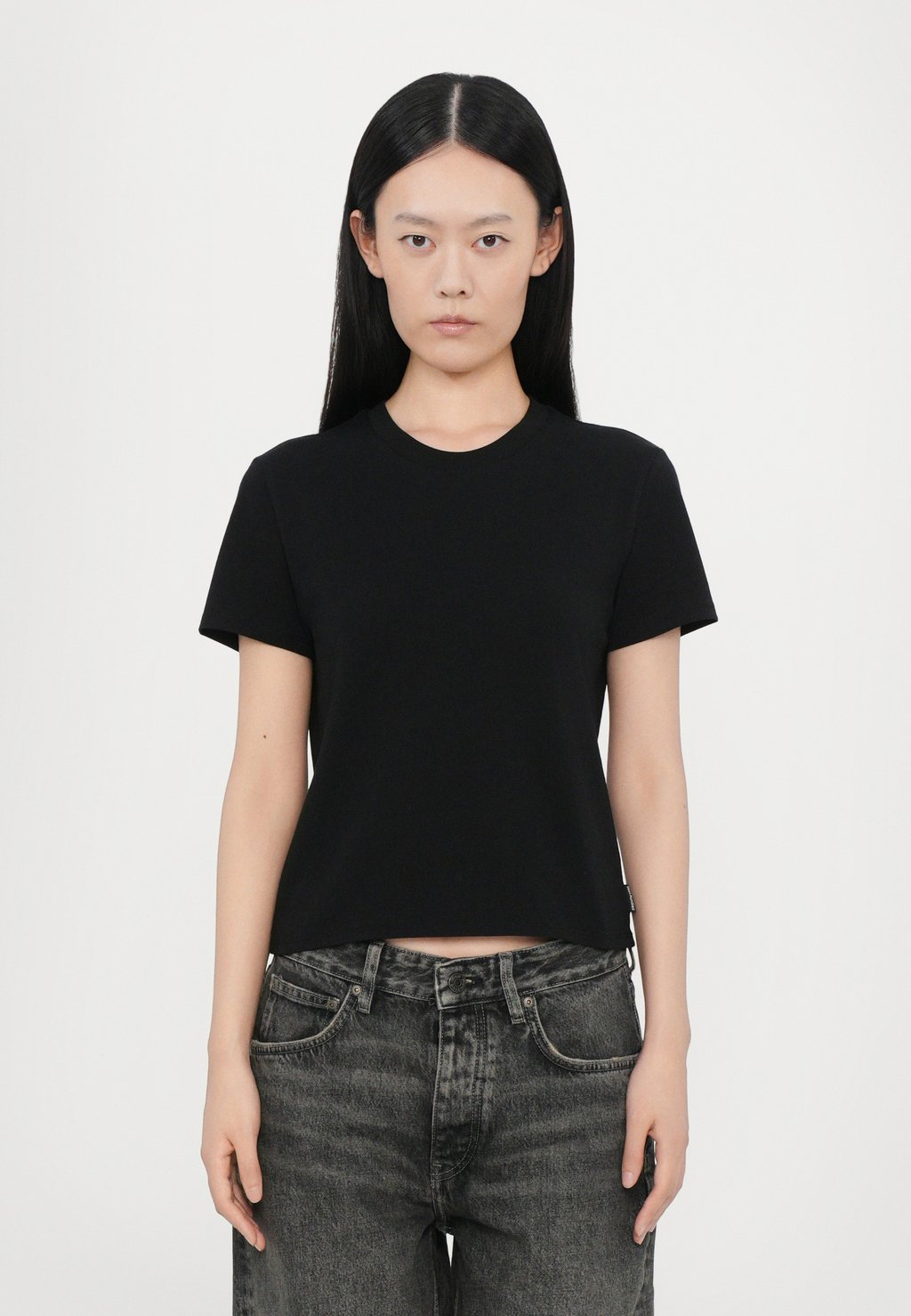 Базовая футболка VERA Won Hundred, черный
Базовая футболка VERA Won Hundred, черный