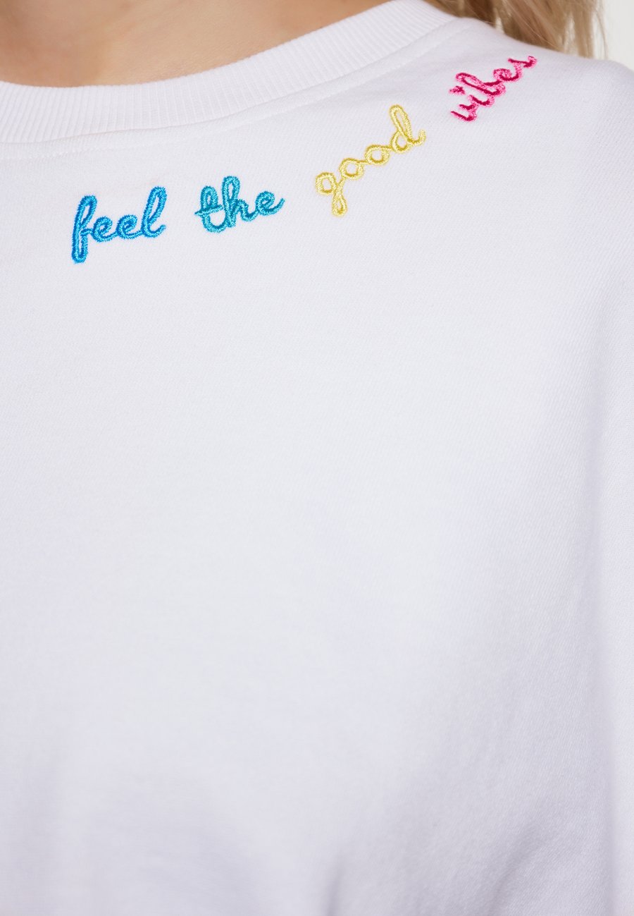 Толстовка myMo CO-BRANDED WITH EBEEZA, Weiss/White
Толстовка myMo CO-BRANDED WITH EBEEZA, Weiss/White