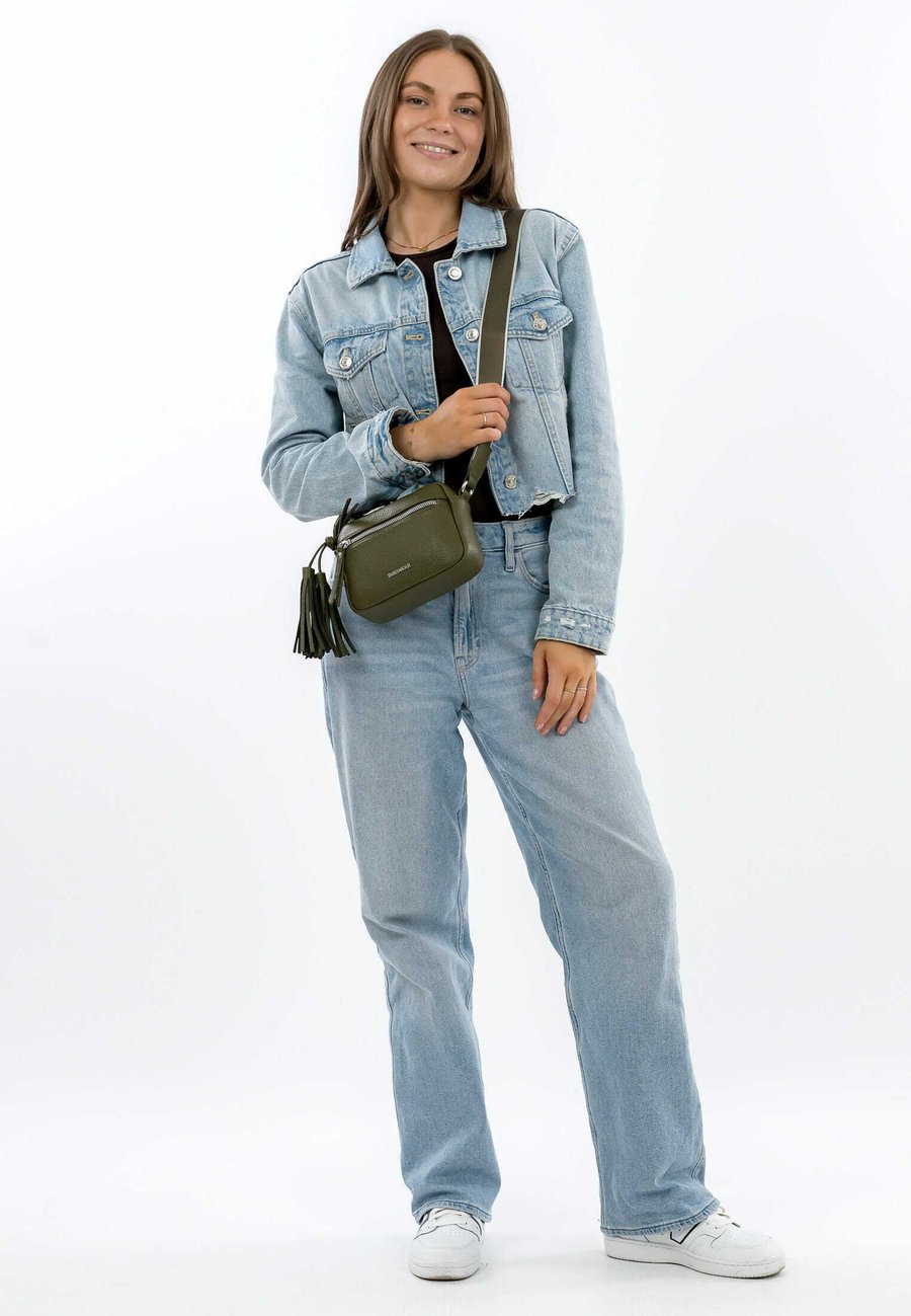 Сумка кросс-боди Emily & Noah UMHÄNGE BELLI, Oliv /Olive
Сумка кросс-боди Emily & Noah UMHÄNGE BELLI, Oliv /Olive