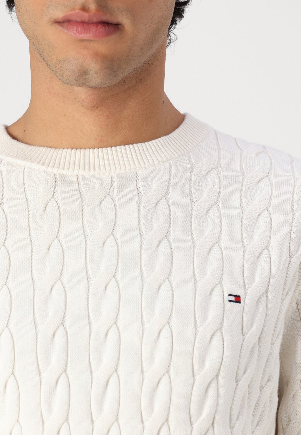 Джемпер CLASSIC CREW NECK Tommy Hilfiger, молочный 
Джемпер CLASSIC CREW NECK Tommy Hilfiger, молочный
